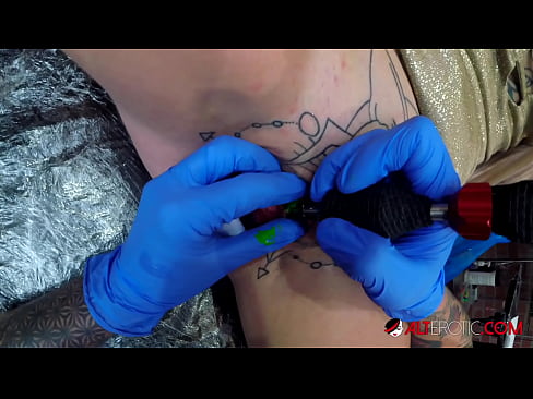 ❤️ Umntu oshushu kakhulu onetattoo uSully Savage wafumana umvambo kwiclitoris yakhe ️ kumanyala xh.eviewporn-com.ru ❤
